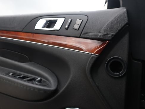 Used 2012 Lincoln MKT FWD image 7
