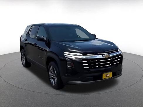Used 2025 Chevrolet Equinox LT FWD image 3