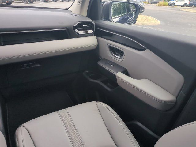 Used 2025 Honda Pilot Touring image 17