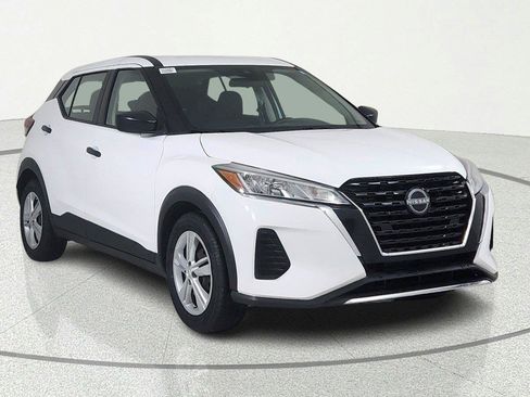 Used 2022 Nissan Kicks S FWD image 1