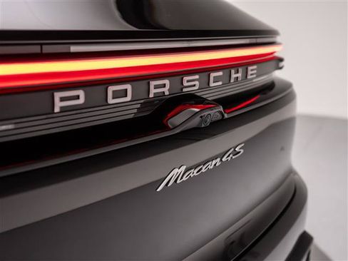Used 2025 Porsche Macan 4S Electric AWD/4WD image 36