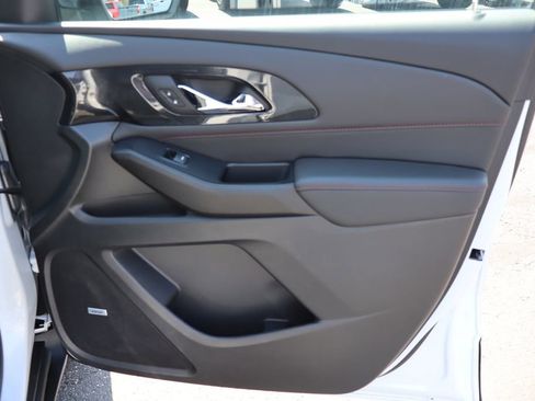 Used 2023 Chevrolet Traverse RS image 30