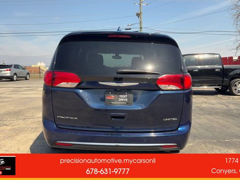 Used 2017 Chrysler Pacifica Limited image 5