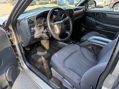 Used 2003 Chevrolet S10 Pickup LS w/ Convenience Package RWD image 8