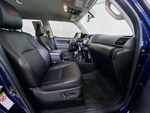 Used 2018 Toyota 4Runner TRD Off-Road Premium AWD/4WD image 29