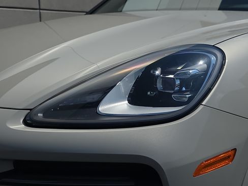 Certified 2023 Porsche Cayenne AWD/4WD image 12