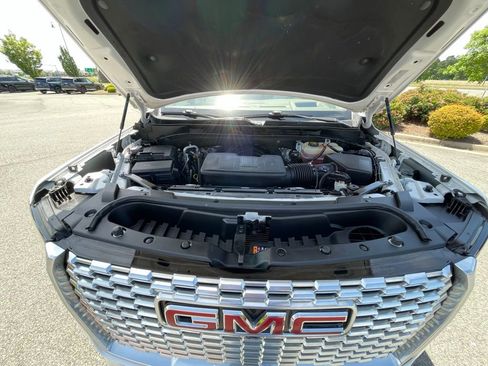 Used 2022 GMC Yukon XL Denali AWD/4WD image 34