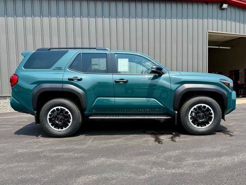 Certified 2026 Toyota 4Runner TRD Off-Road Premium AWD/4WD image 11