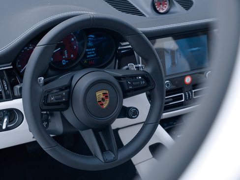 Certified 2026 Porsche Macan S AWD/4WD image 21
