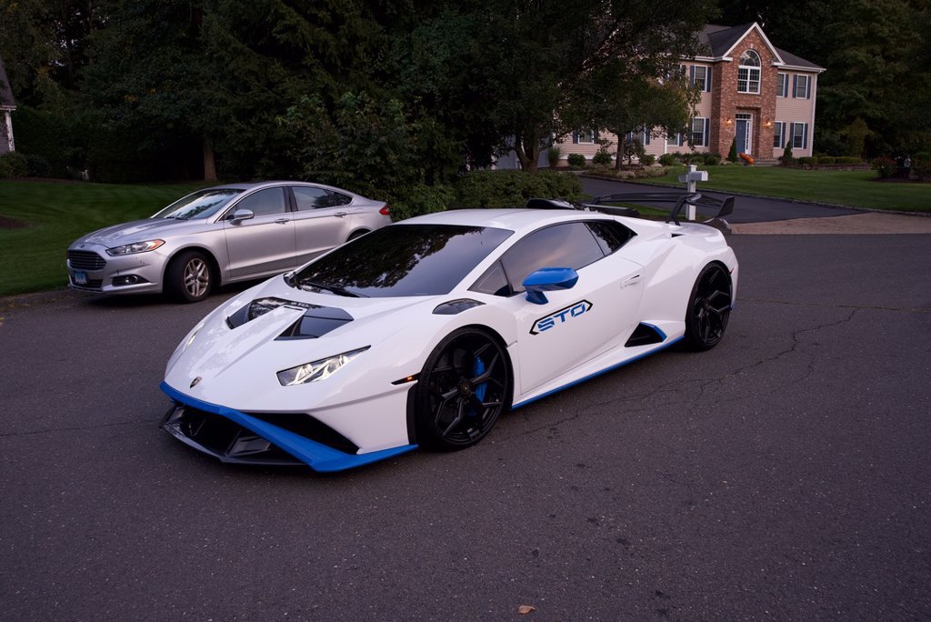 Used 2022 Lamborghini Huracan STO RWD image 13