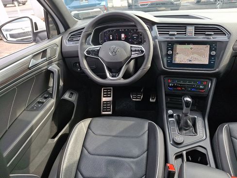 Used 2022 Volkswagen Tiguan SEL R-Line image 10