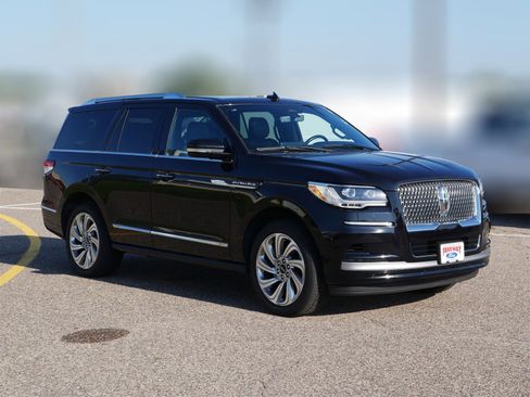 Used 2024 Lincoln Navigator Premiere image 1