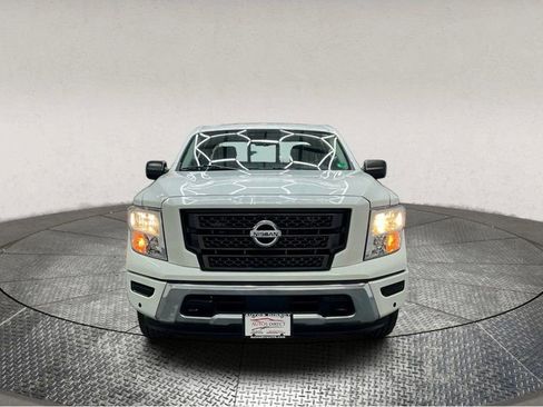 Used 2022 Nissan Titan SV image 3