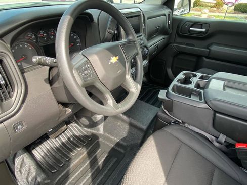 Used 2025 Chevrolet Silverado 1500 W/T image 9