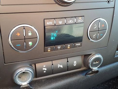 Used 2013 Chevrolet Silverado 2500 LT w/ Interior Plus Package image 20