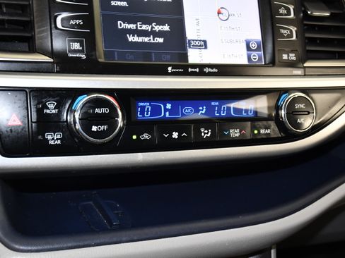 Used 2016 Toyota Highlander Limited w/ Driver Technology Package AWD/4WD image 28