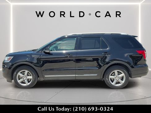 Used 2018 Ford Explorer XLT w/ Equipment Group 202A FWD image 4