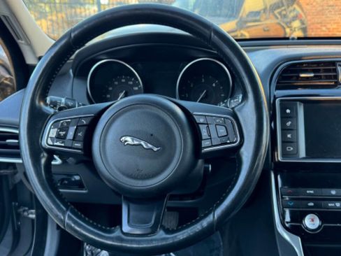 Used 2017 Jaguar XE Prestige image 22