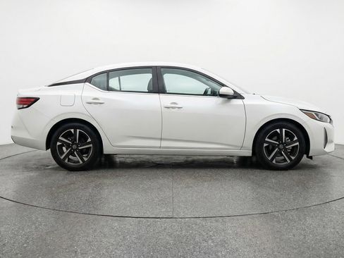 Used 2025 Nissan Sentra SV FWD image 11