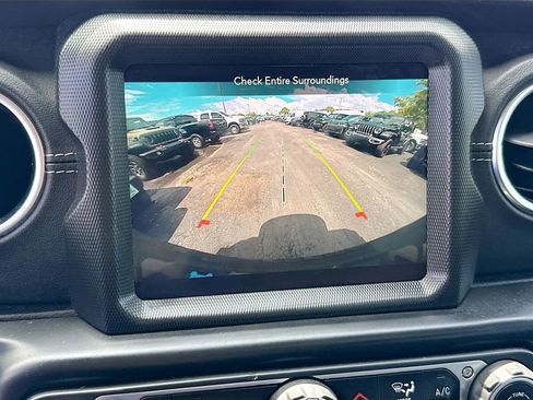 Used 2023 Jeep Wrangler Unlimited Sahara w/ Cold Weather Group image 15