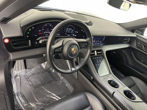 Used 2022 Porsche Taycan image 4