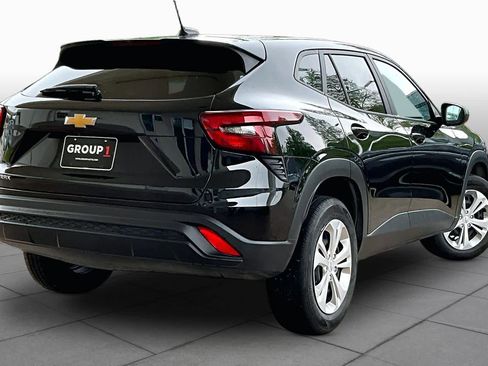 Used 2025 Chevrolet Trax LS FWD image 11