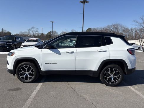 Used 2024 Jeep Compass Limited image 4