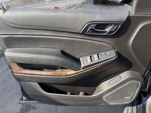 Used 2020 Chevrolet Suburban LT image 14