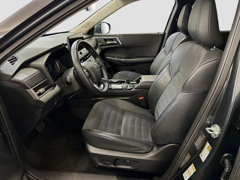 Used 2025 Mitsubishi Outlander SE image 13