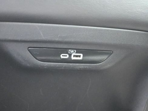 Used 2023 Chrysler Pacifica Touring-L FWD image 25