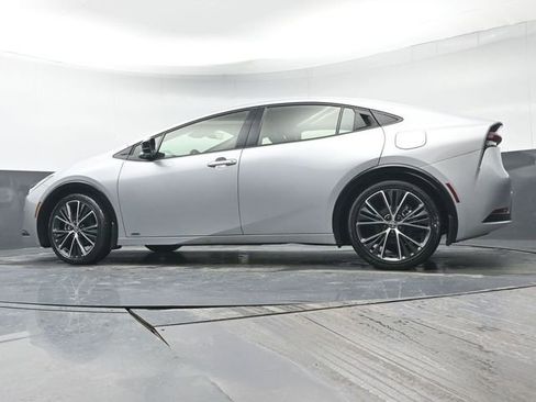 Used 2025 Toyota Prius XLE image 31