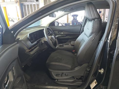 Used 2023 Nissan Ariya AWD image 7