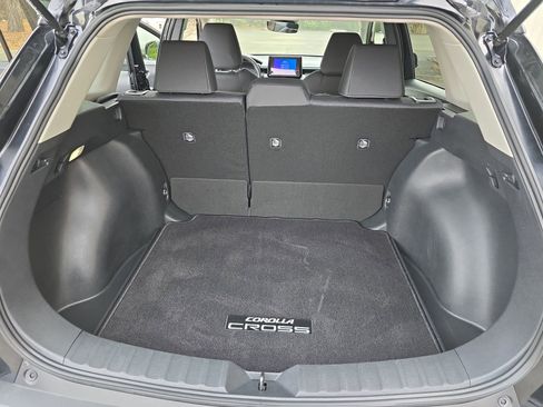 Used 2024 Toyota Corolla Cross LE image 18
