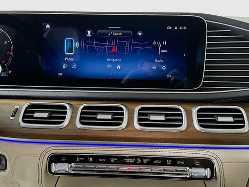 Used 2024 Mercedes-Benz GLS 580 4MATIC image 17