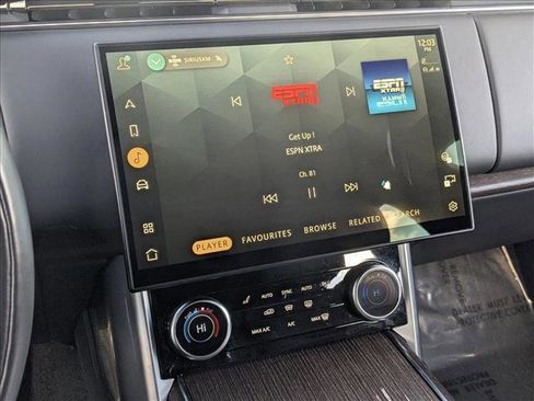 Used 2023 Land Rover Range Rover SE image 12