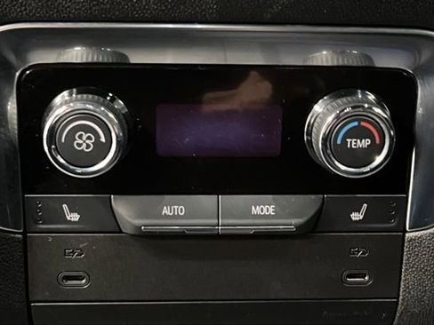 Used 2025 Chevrolet Tahoe Z71 w/ Comfort Package image 48