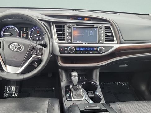 Used 2015 Toyota Highlander Limited Platinum AWD/4WD image 11