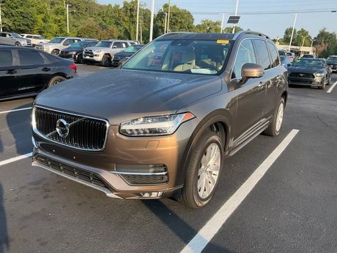 Used 2016 Volvo XC90 T6 Momentum w/ Momentum Plus Package AWD/4WD image 12