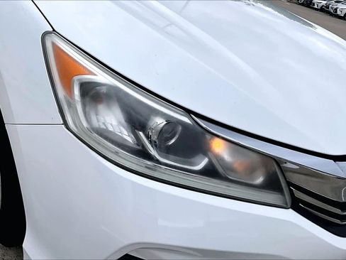 Used 2017 Honda Accord LX image 25