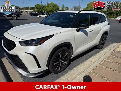 Used 2021 Toyota Highlander XSE FWD image 4