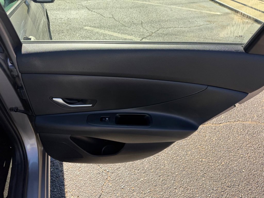 Used 2023 Hyundai Elantra SEL FWD image 27
