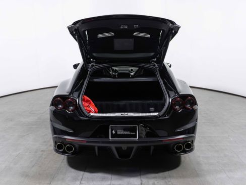 Used 2019 Ferrari GTC4Lusso image 9