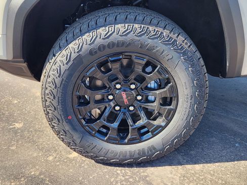 New 2026 GMC Canyon Elevation w/ Convenience Package image 14