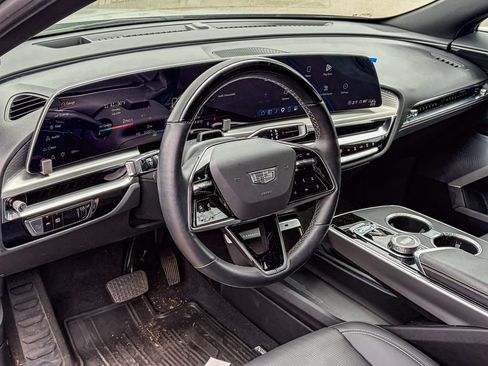 Used 2024 Cadillac Lyriq Sport AWD/4WD image 6
