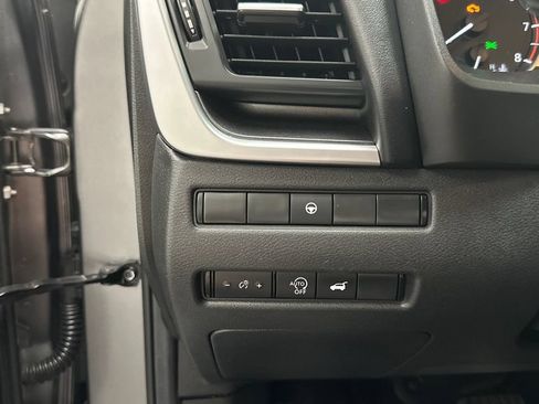 Used 2024 Nissan Rogue SV AWD/4WD image 18
