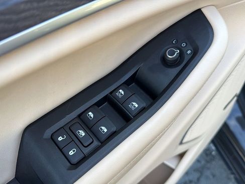 Used 2023 Jeep Grand Cherokee L Limited w/ Luxury Tech Group II image 27