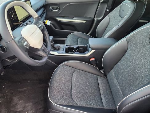 New 2025 Kia K4 GT-Line image 9