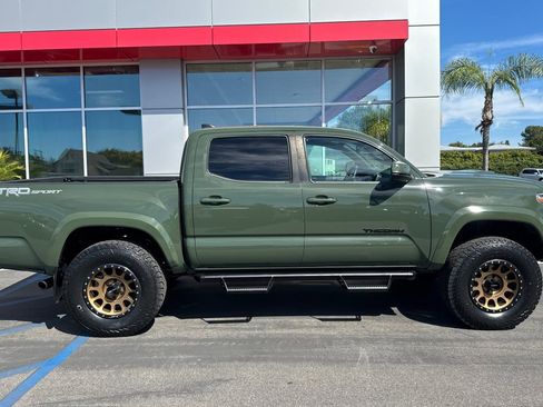 Used 2021 Toyota Tacoma TRD Sport w/ Technology Package image 4