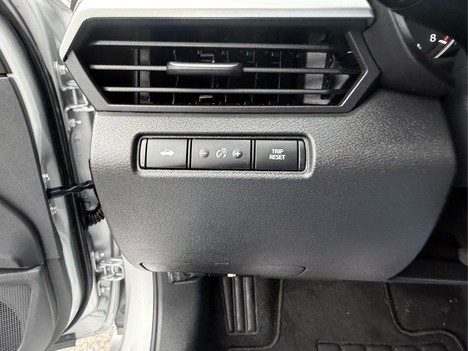 Used 2025 Nissan Altima 2.5 SV AWD/4WD image 18