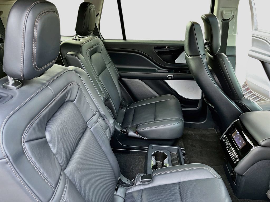 Used 2026 Lincoln Aviator Reserve AWD/4WD image 30